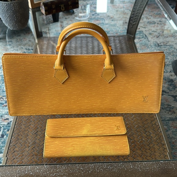 Louis Vuitton Epi Sac Triangle Tassil Purse yellow with matching wallet. - Picture 3 of 17